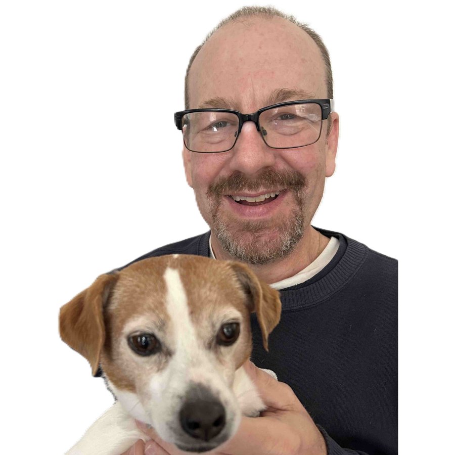愛犬を抱くFredさん